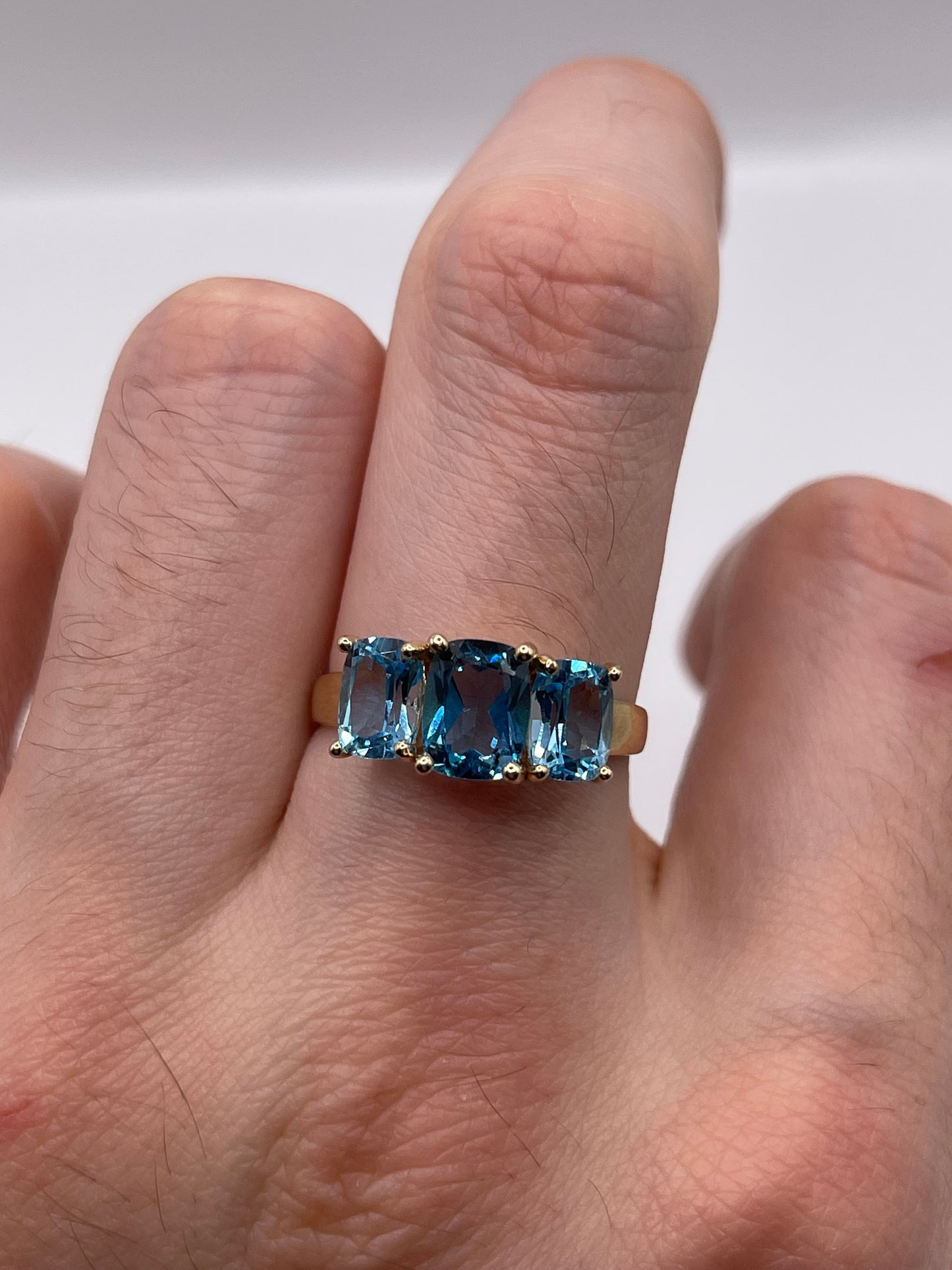 9ct gold blue topaz ring