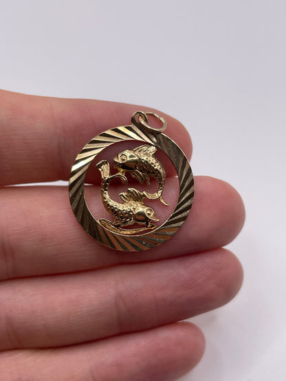 9ct gold Pisces pendant