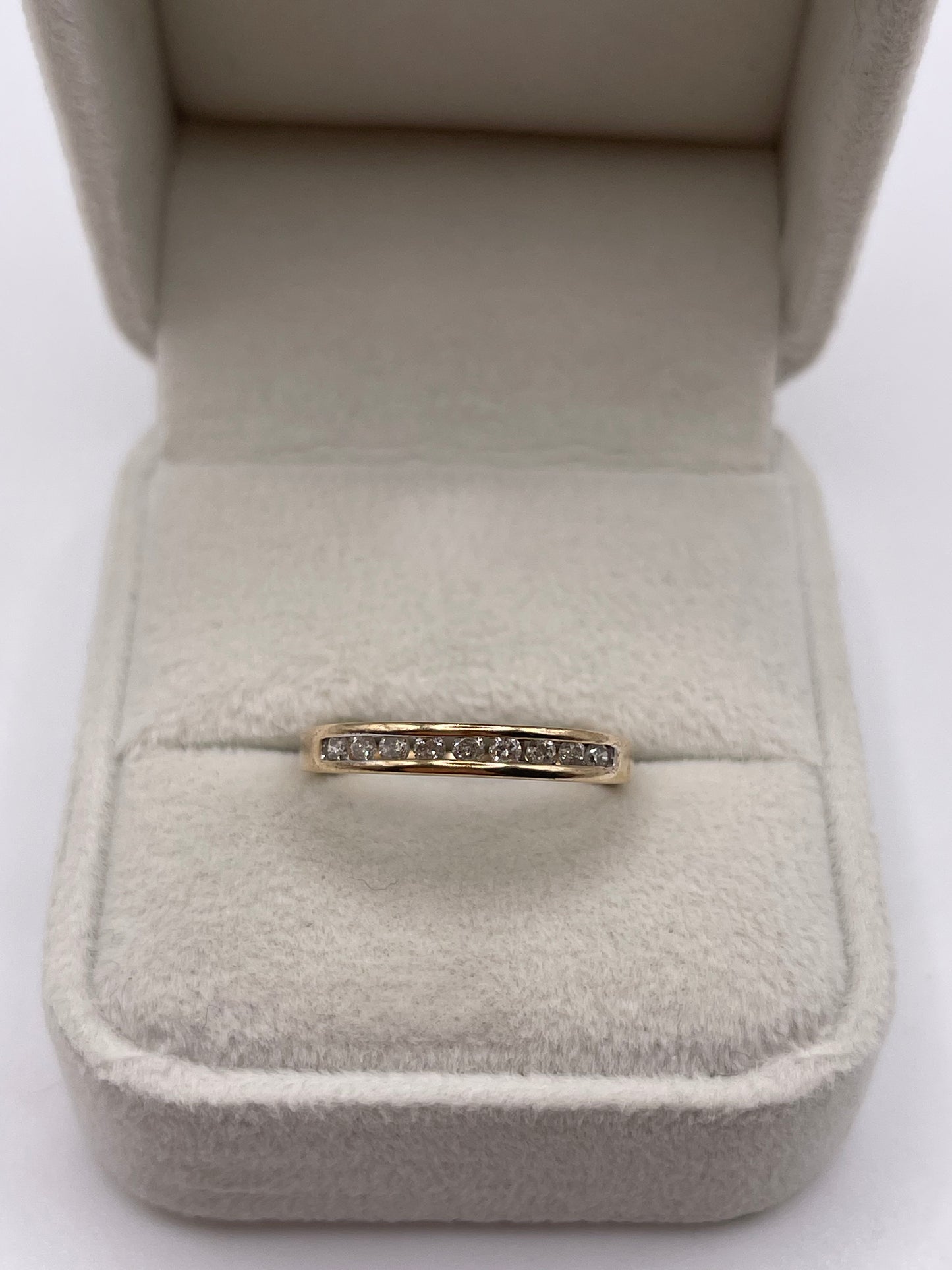 9ct gokd diamond ring