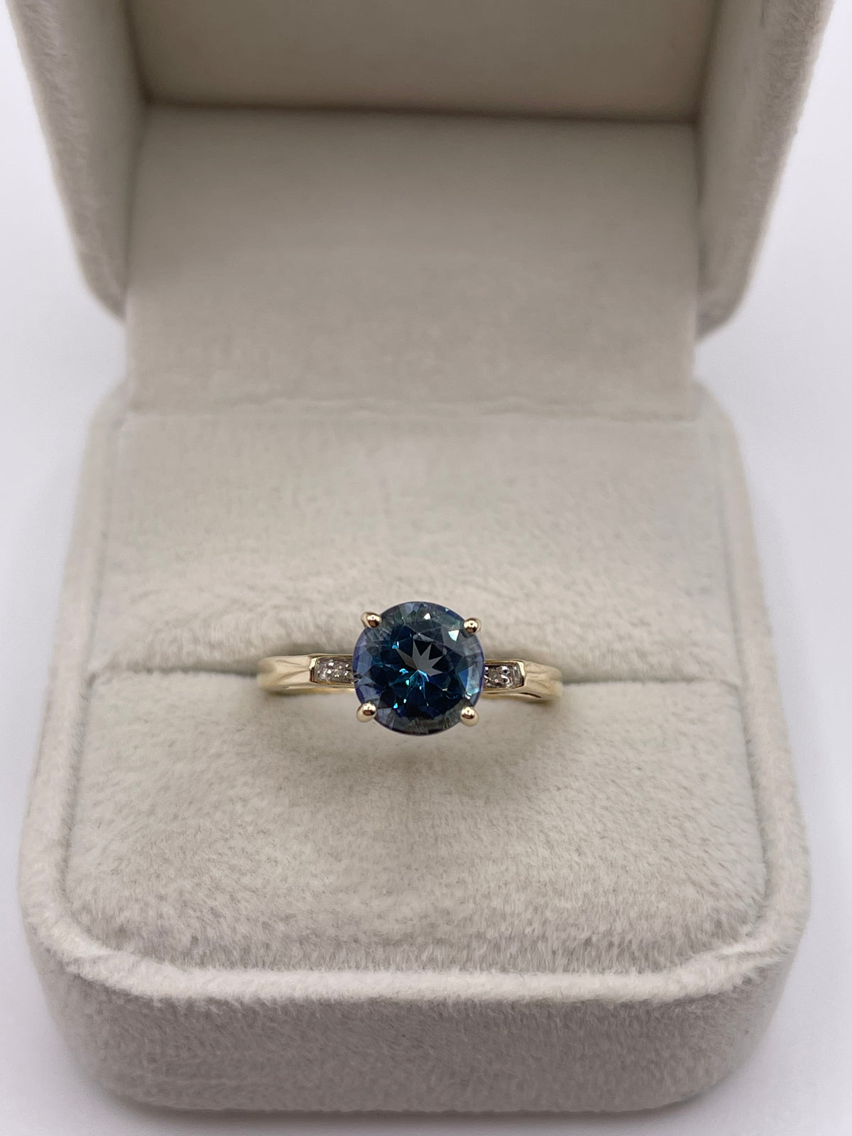 9ct gold topaz and diamond ring