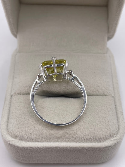 9ct white gold lemon quartz and diamond ring