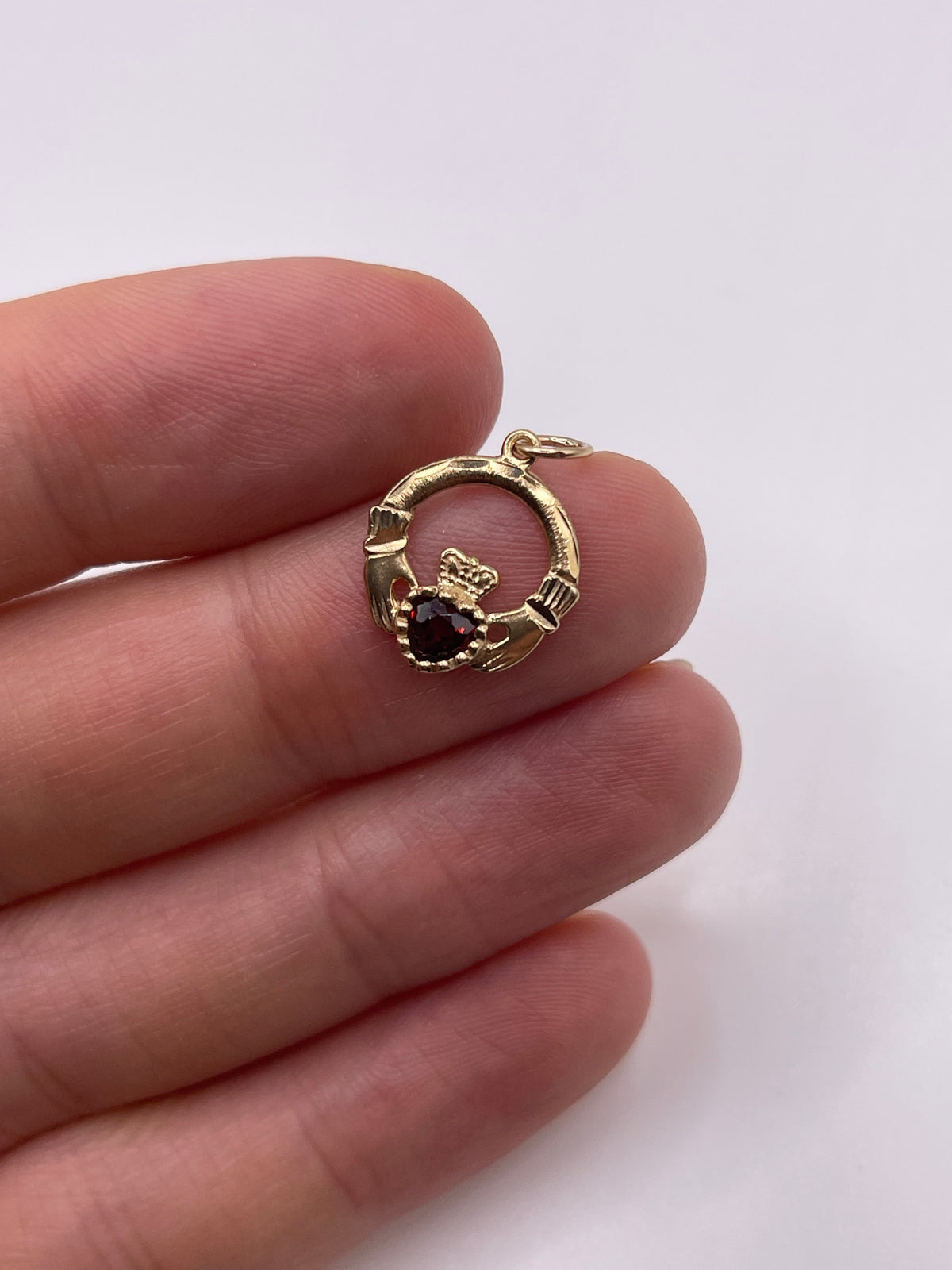 9ct gold garnet claddagh pendant