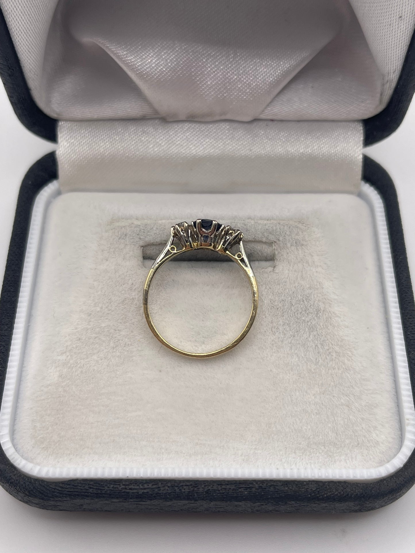 18ct gold sapphire and diamond ring