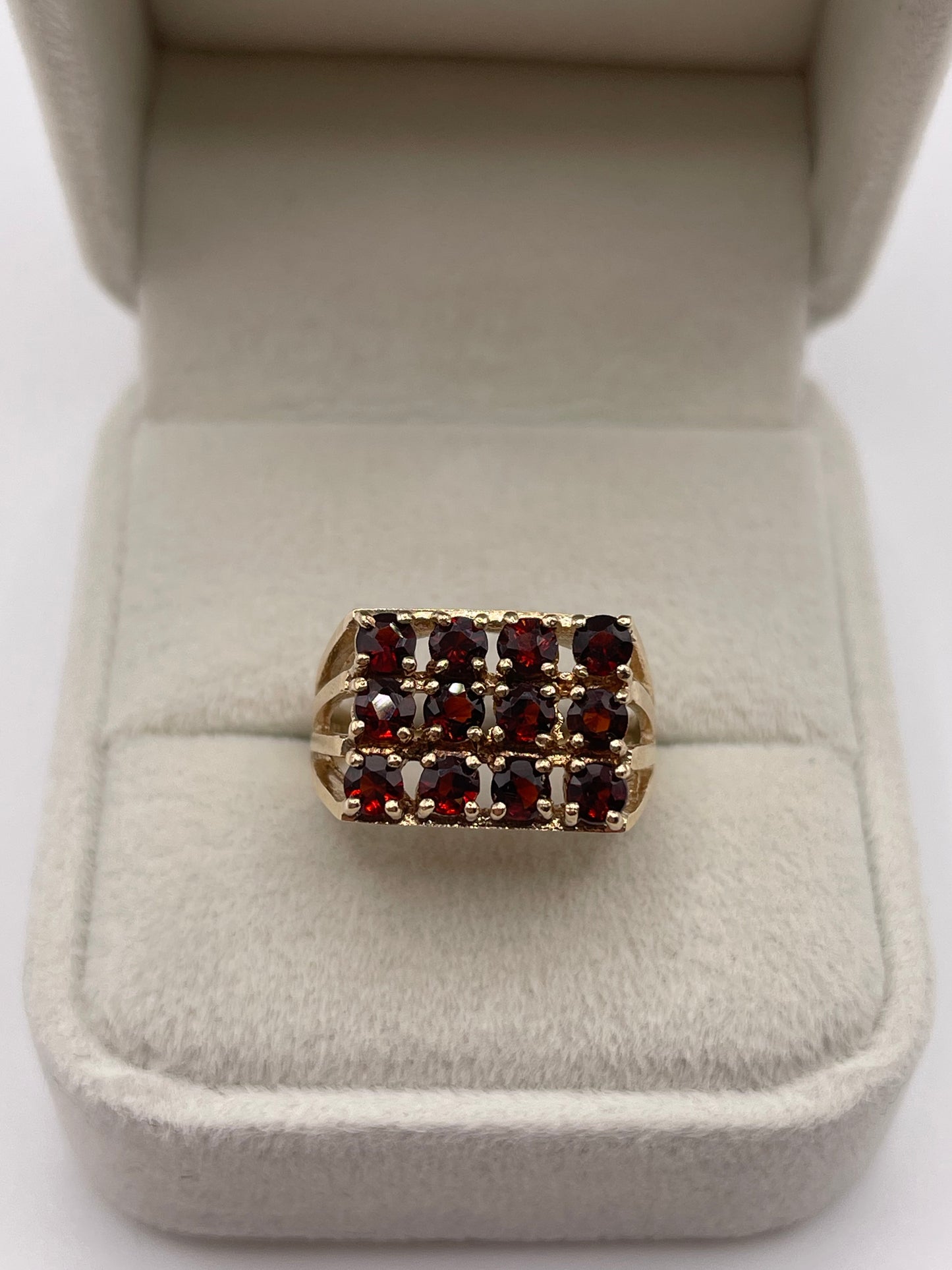 9ct gold garnet cluster ring