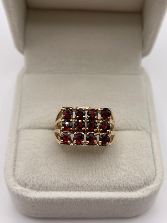 9ct gold garnet cluster ring