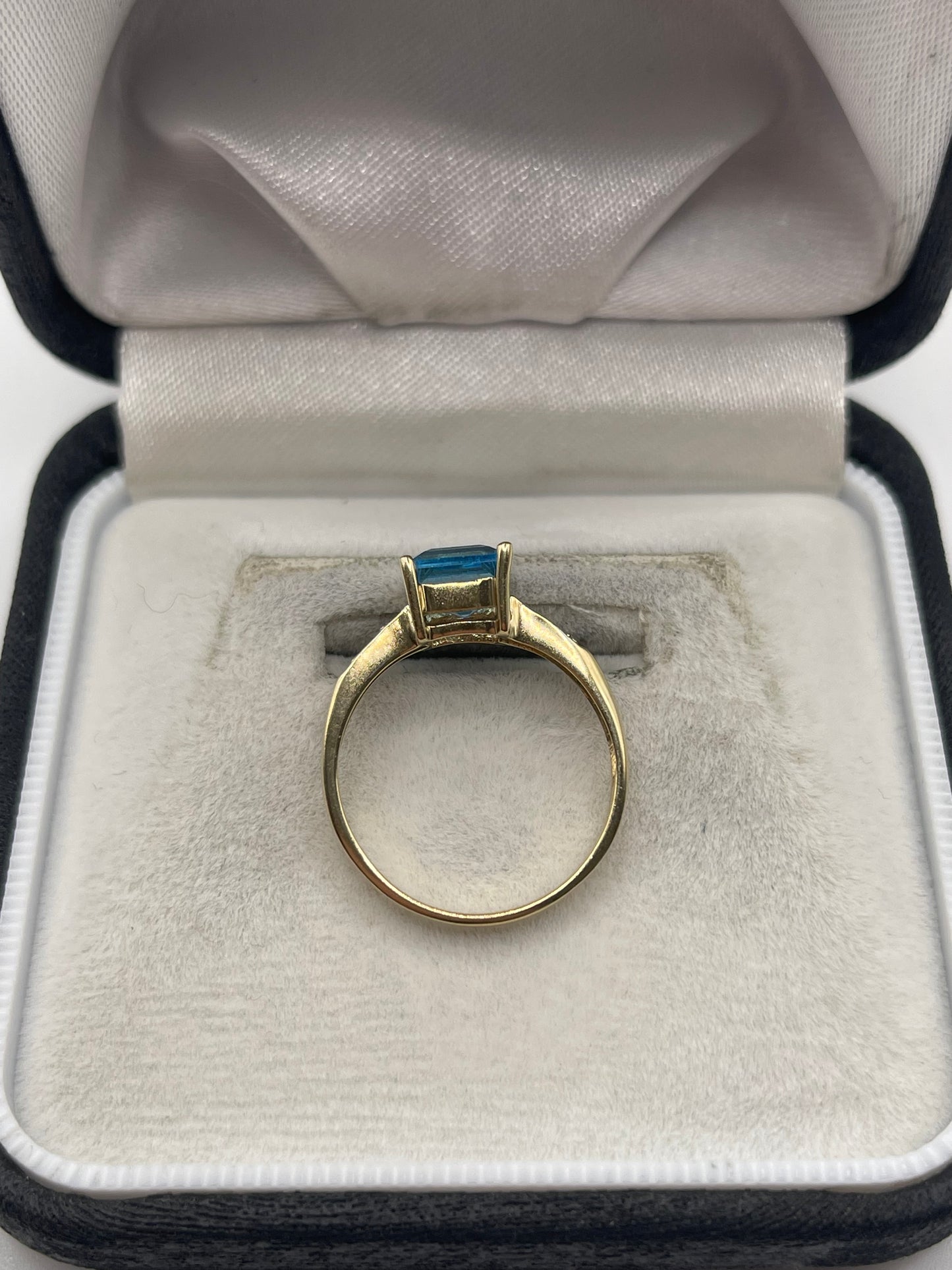 9ct gold topaz and diamond ring