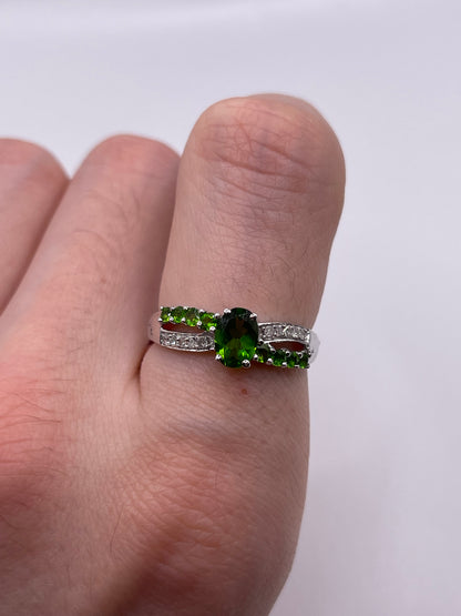 9ct white gold diopside and diamond ring