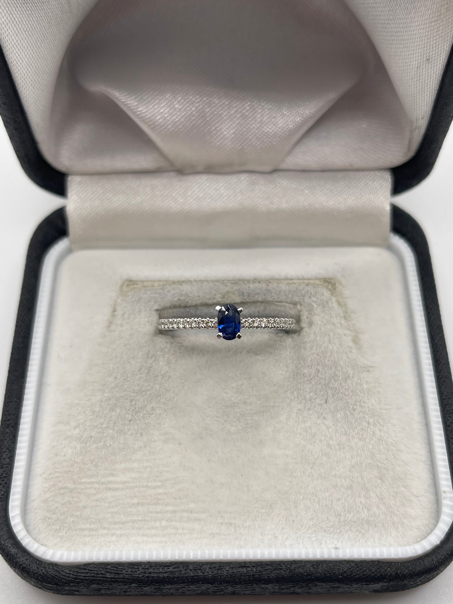 18ct white gold sapphire and diamond ring