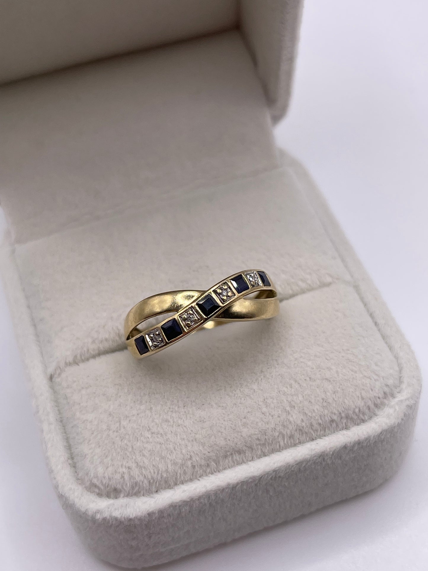 9ct gold sapphire and diamond ring