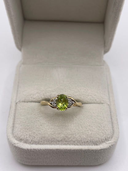 9ct gold peridot and diamond ring