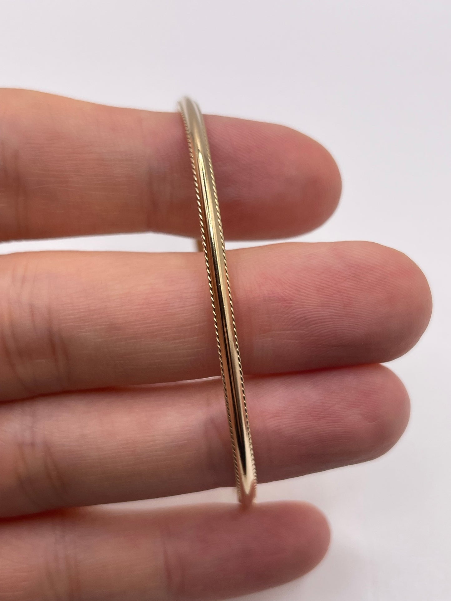 9ct gold bangle