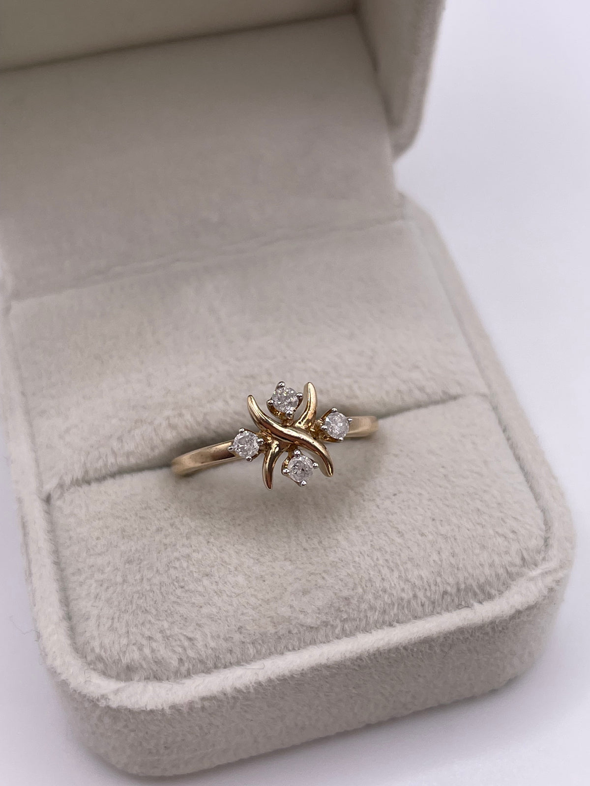 9ct gold diamond ring