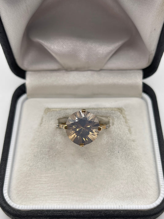 9ct gold quartz and diamond ring