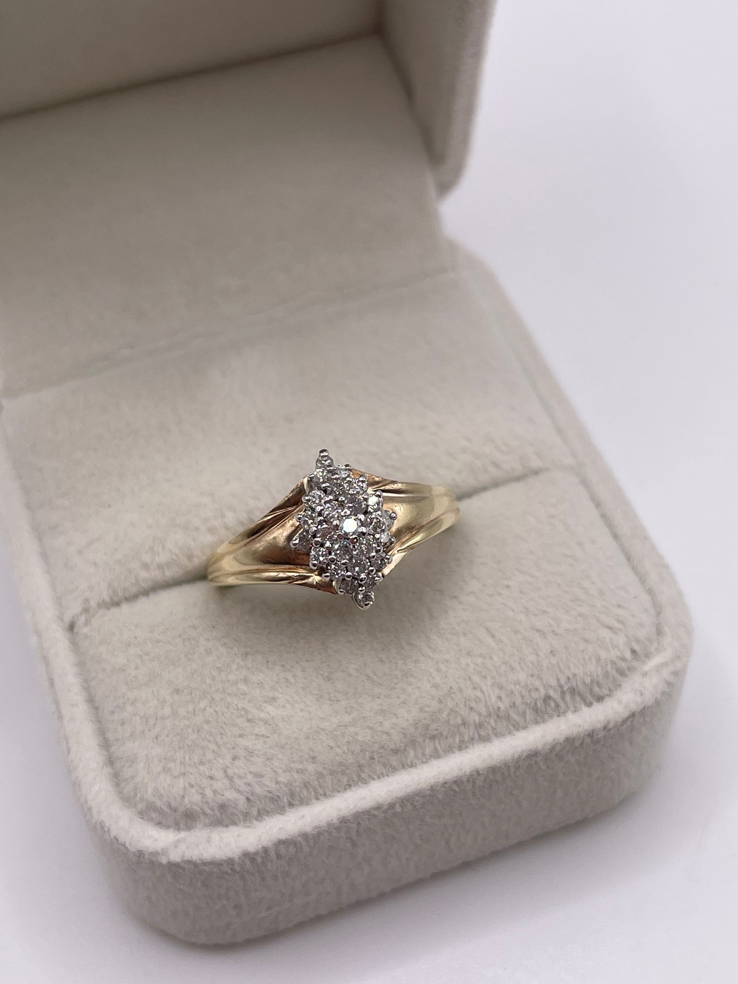 9ct gold diamond cluster ring