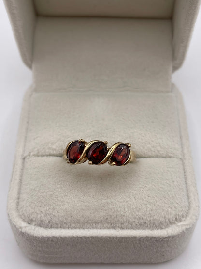 9ct gold garnet ring