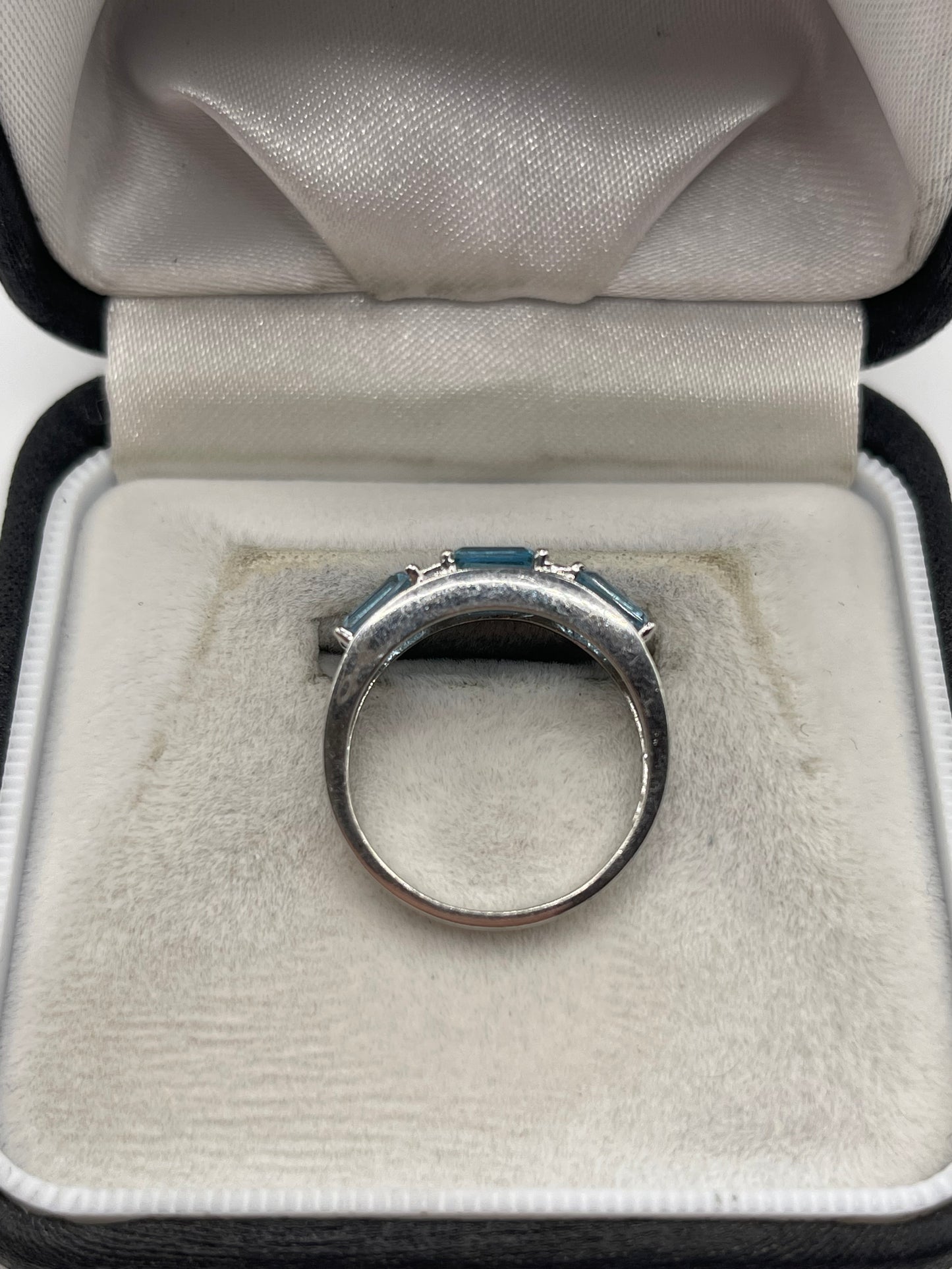 9ct white gold topaz and diamond ring