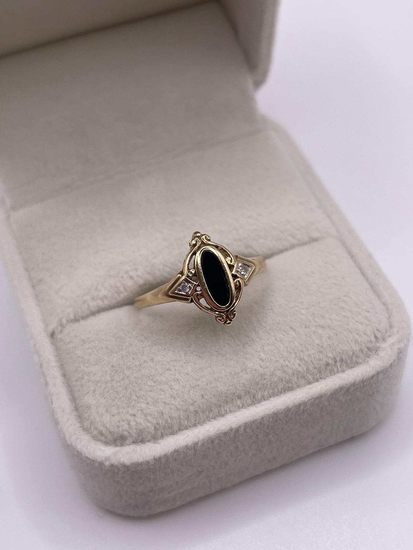 9ct gold onyx and diamond ring