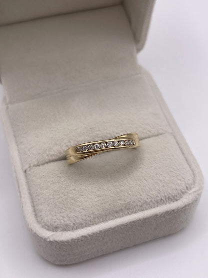 9ct gold diamond ring