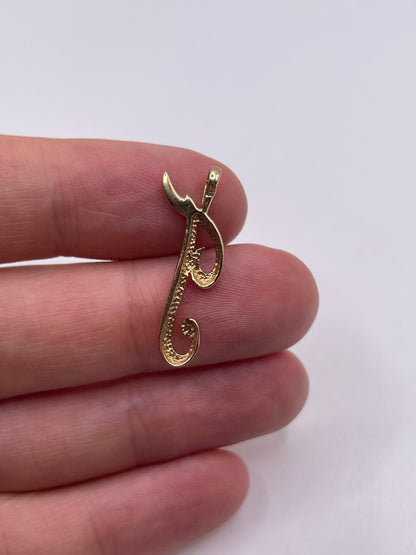 9ct gold initial T pendant