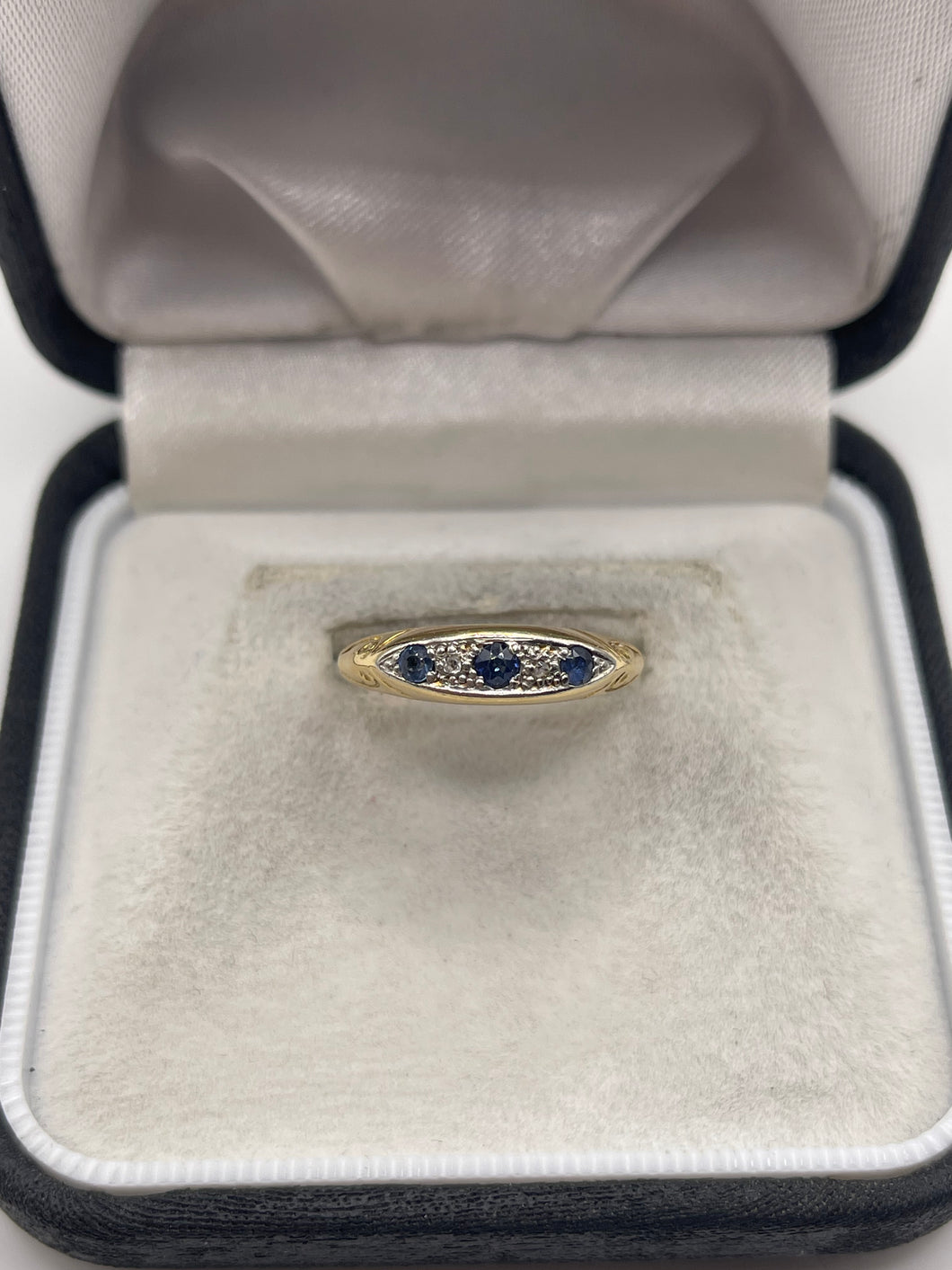 18ct gold sapphire and diamond ring