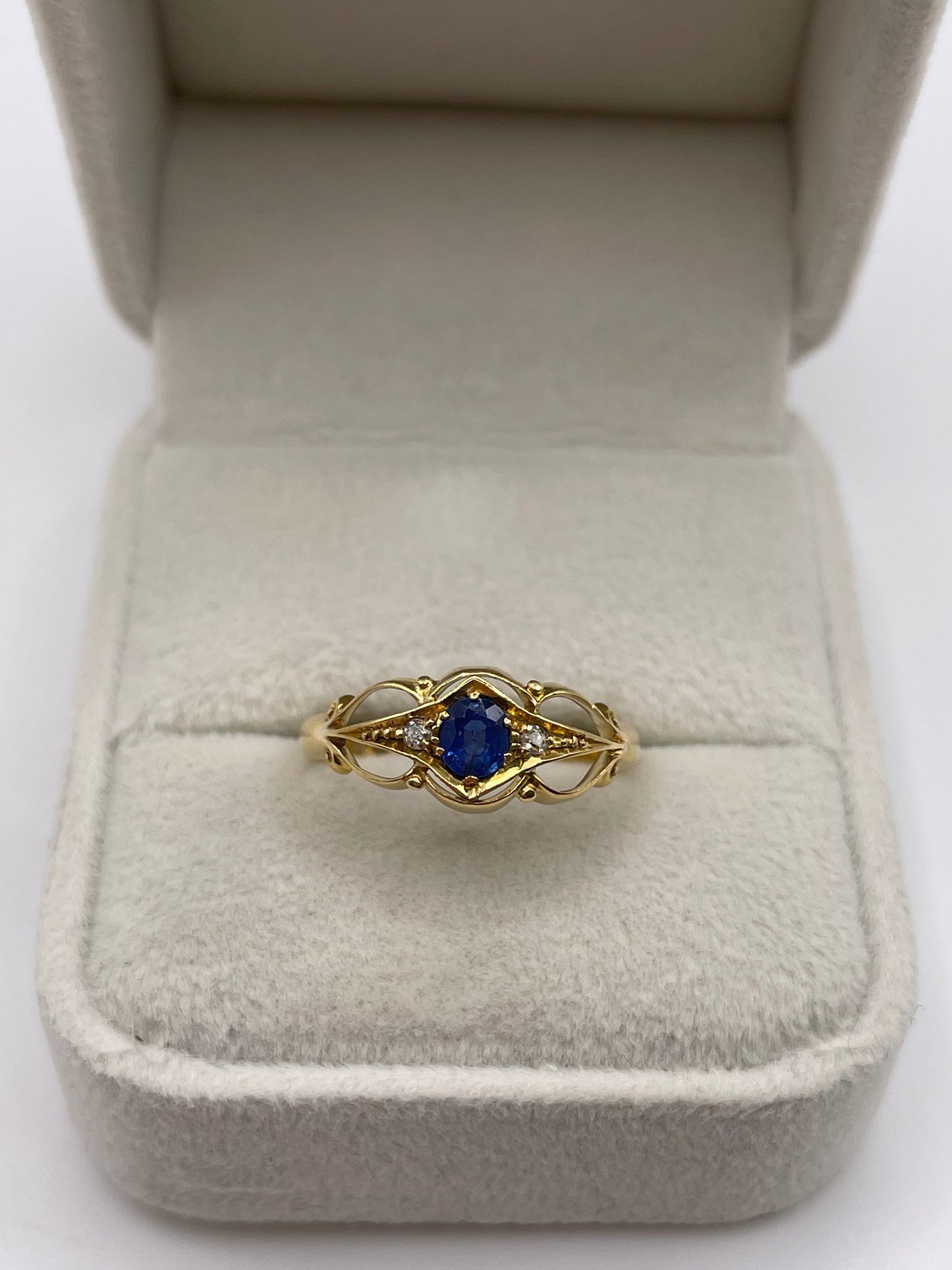 Antique 18ct gold sapphire and diamond ring