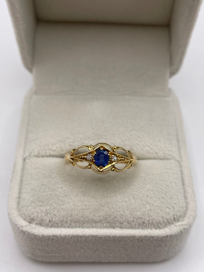Antique 18ct gold sapphire and diamond ring