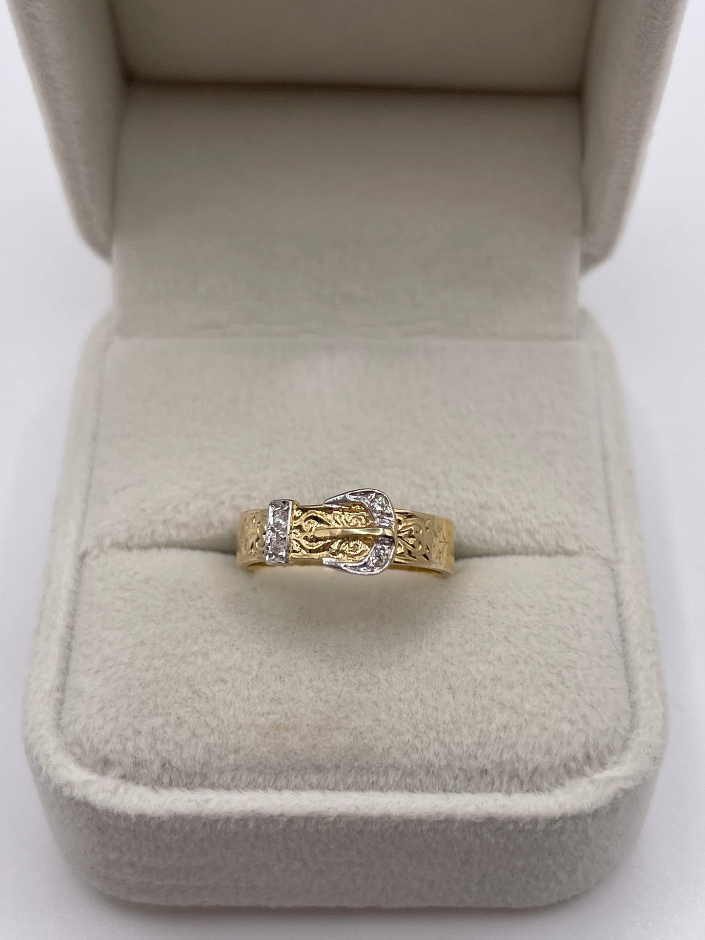 9ct gold cz buckle ring
