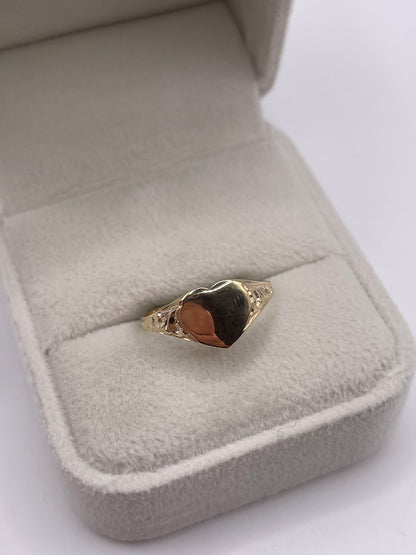 9ct gold heart signet ring