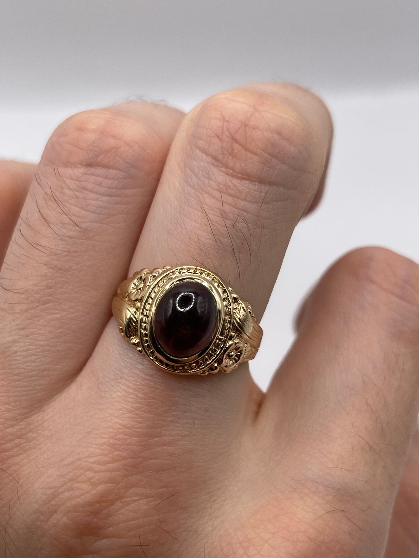 9ct gold cabochon garnet ring