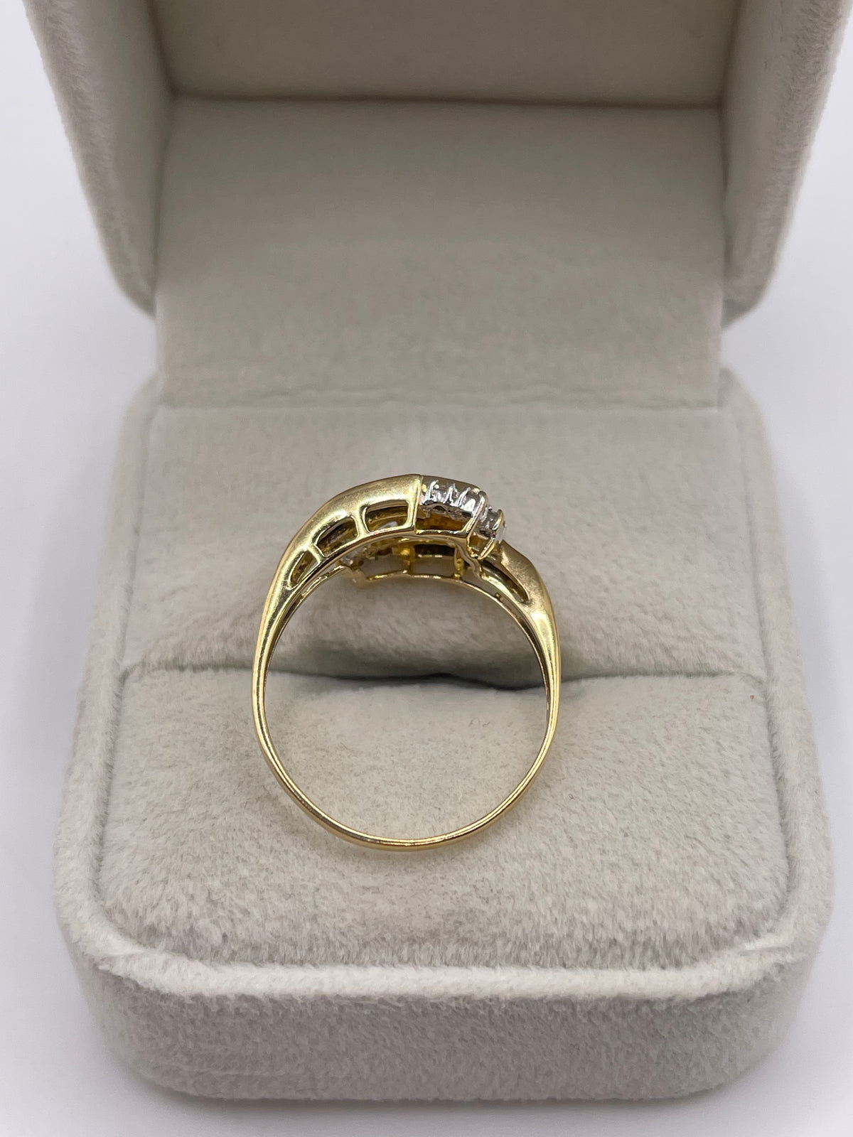 14ct gold sapphire and diamond ring