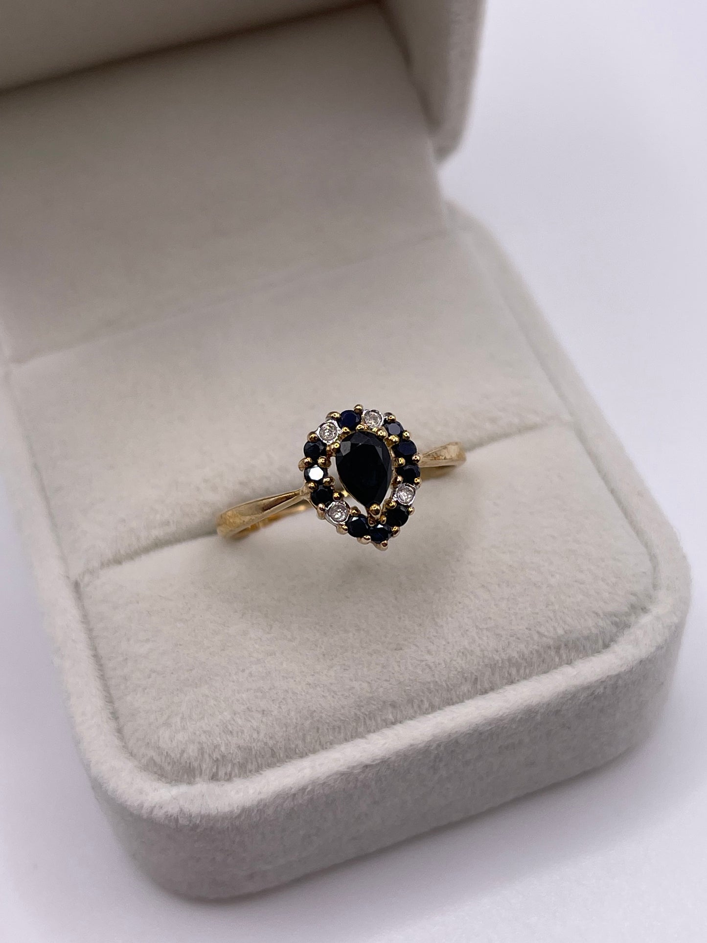 9ct gold sapphire and diamond ring