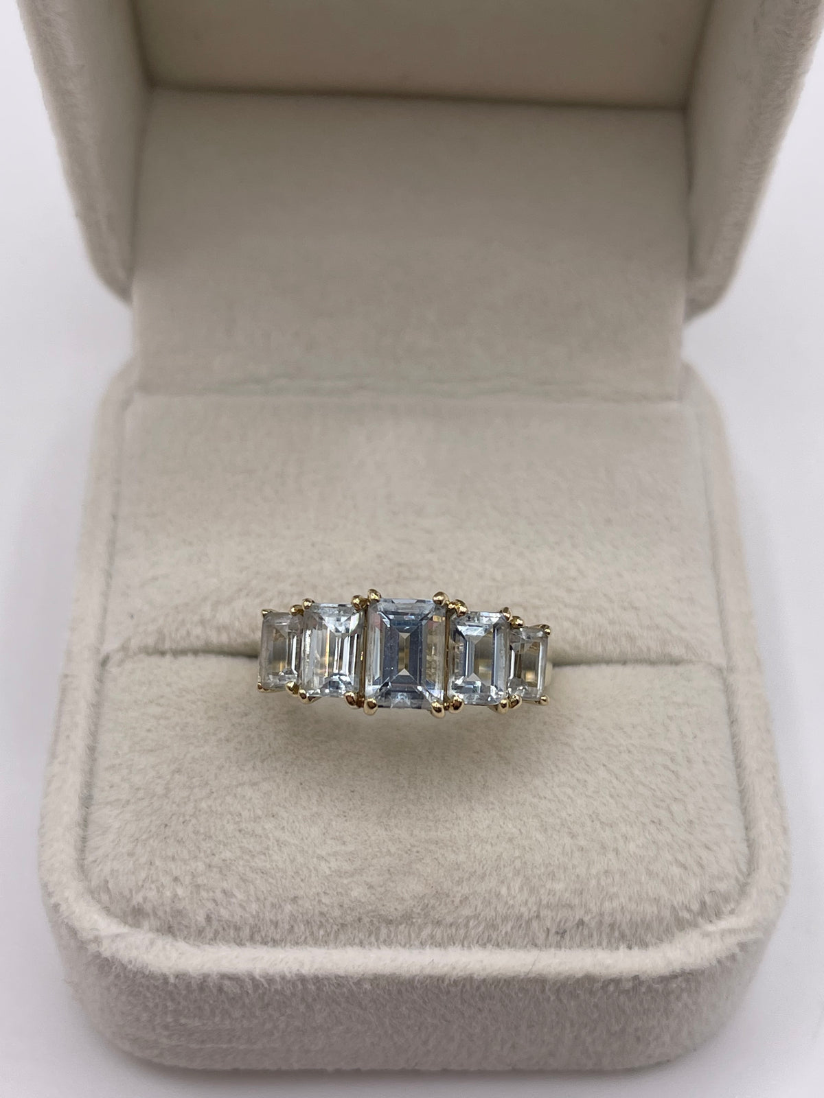 9ct gold aquamarine ring
