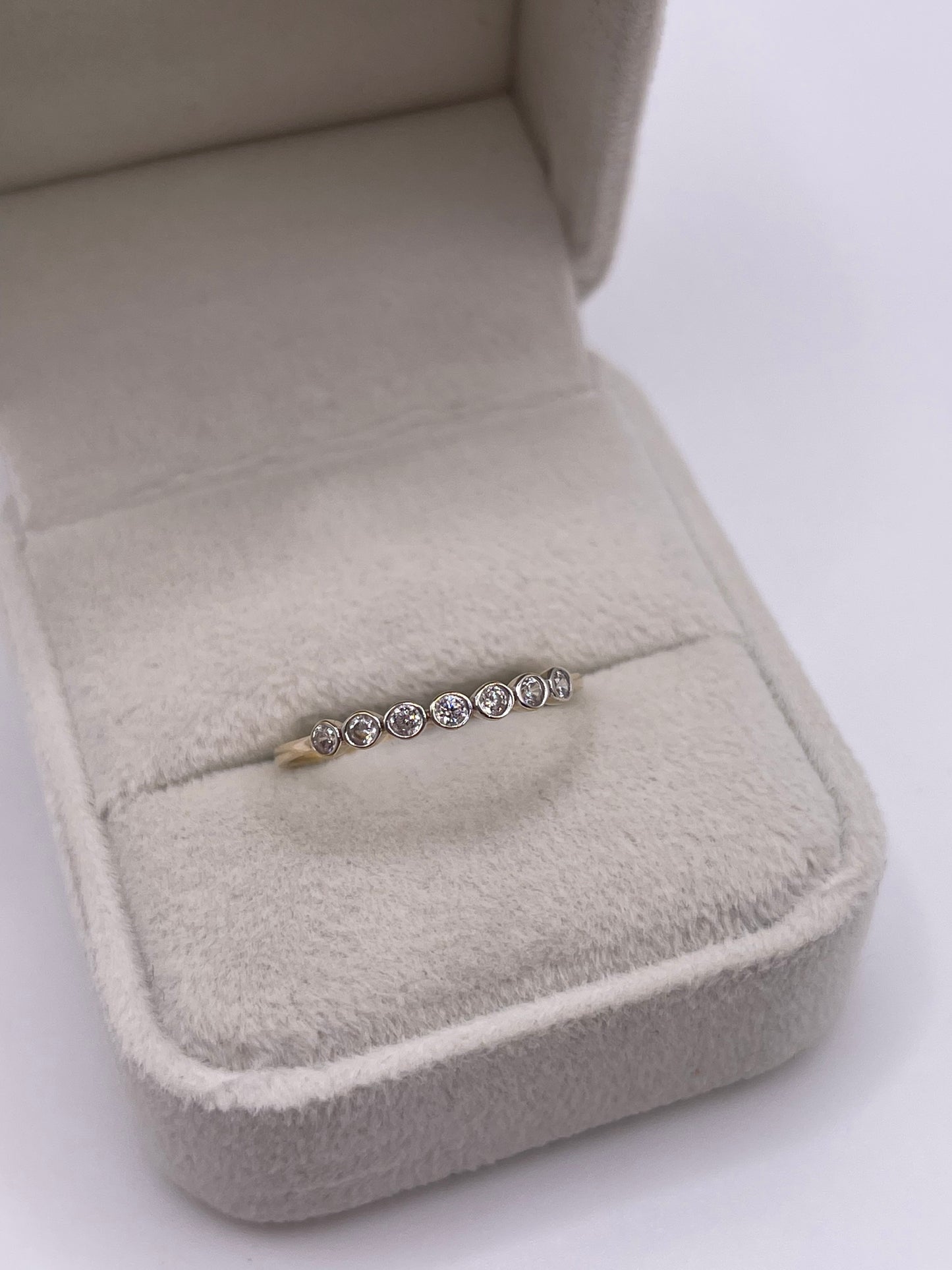 9ct gold cz ring