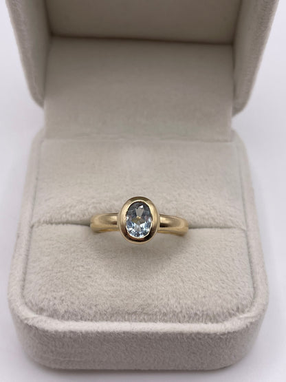 9ct gold blue topaz ring
