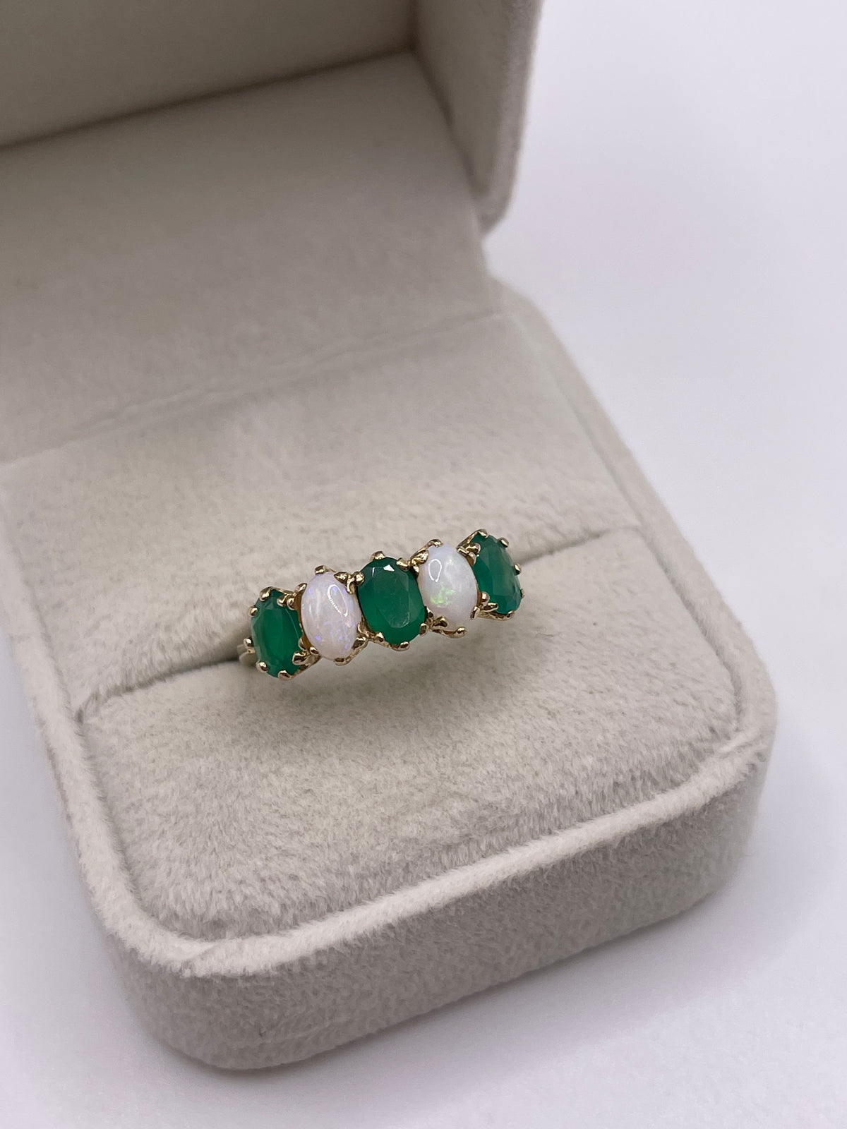 9ct gold green agate and opal ring