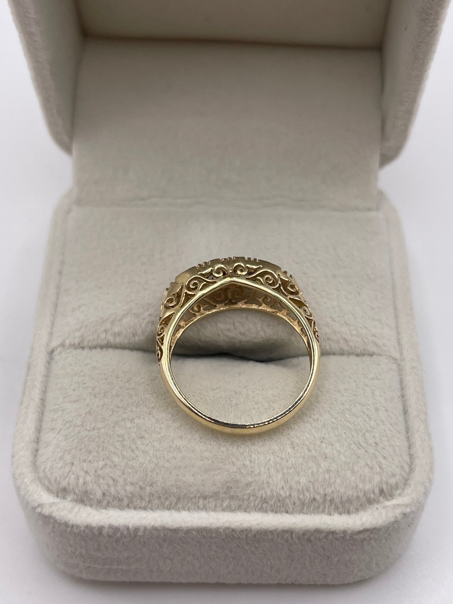 9ct gold amethyst and diamond ring