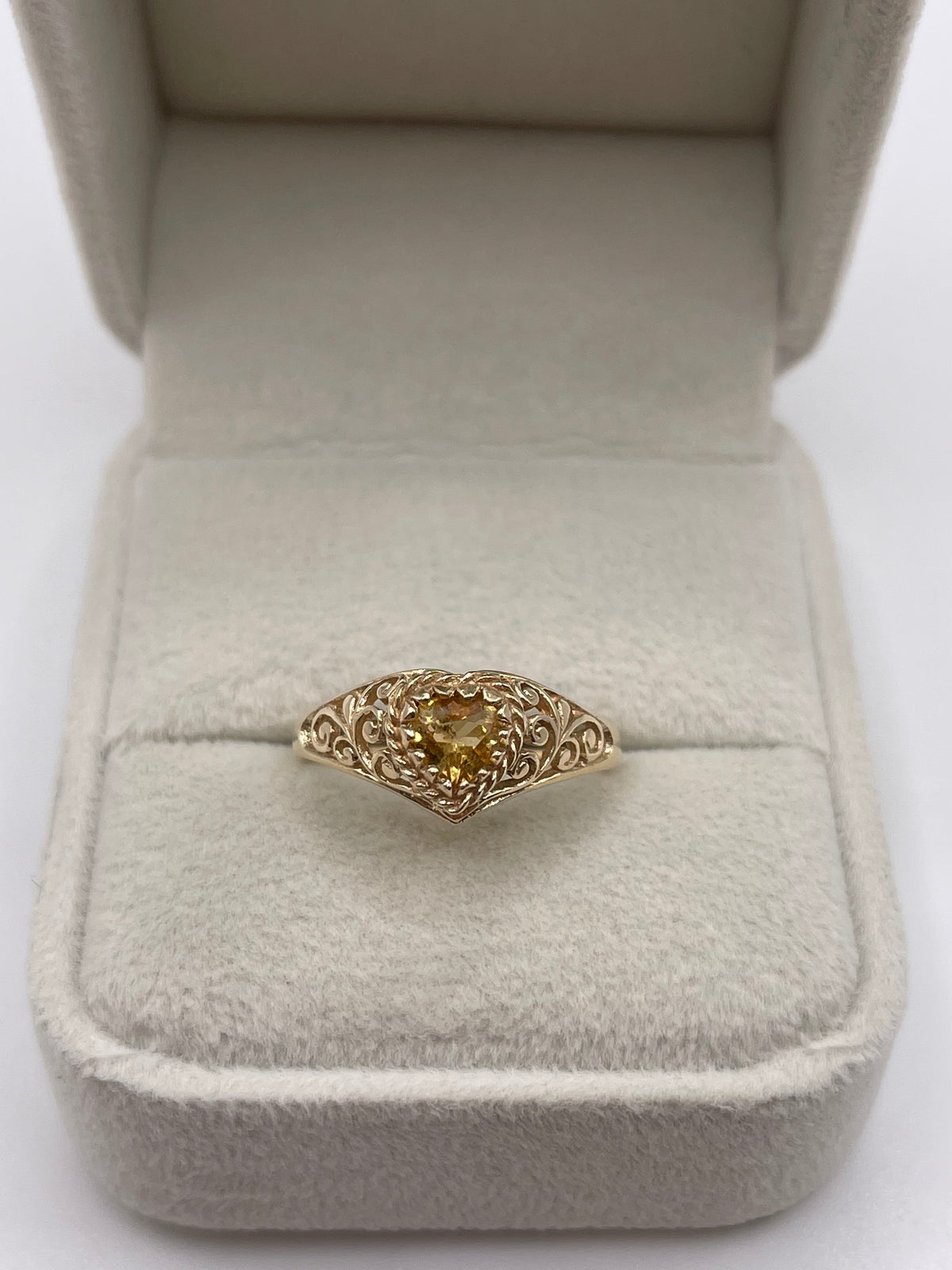 9ct gold citrine heart ring