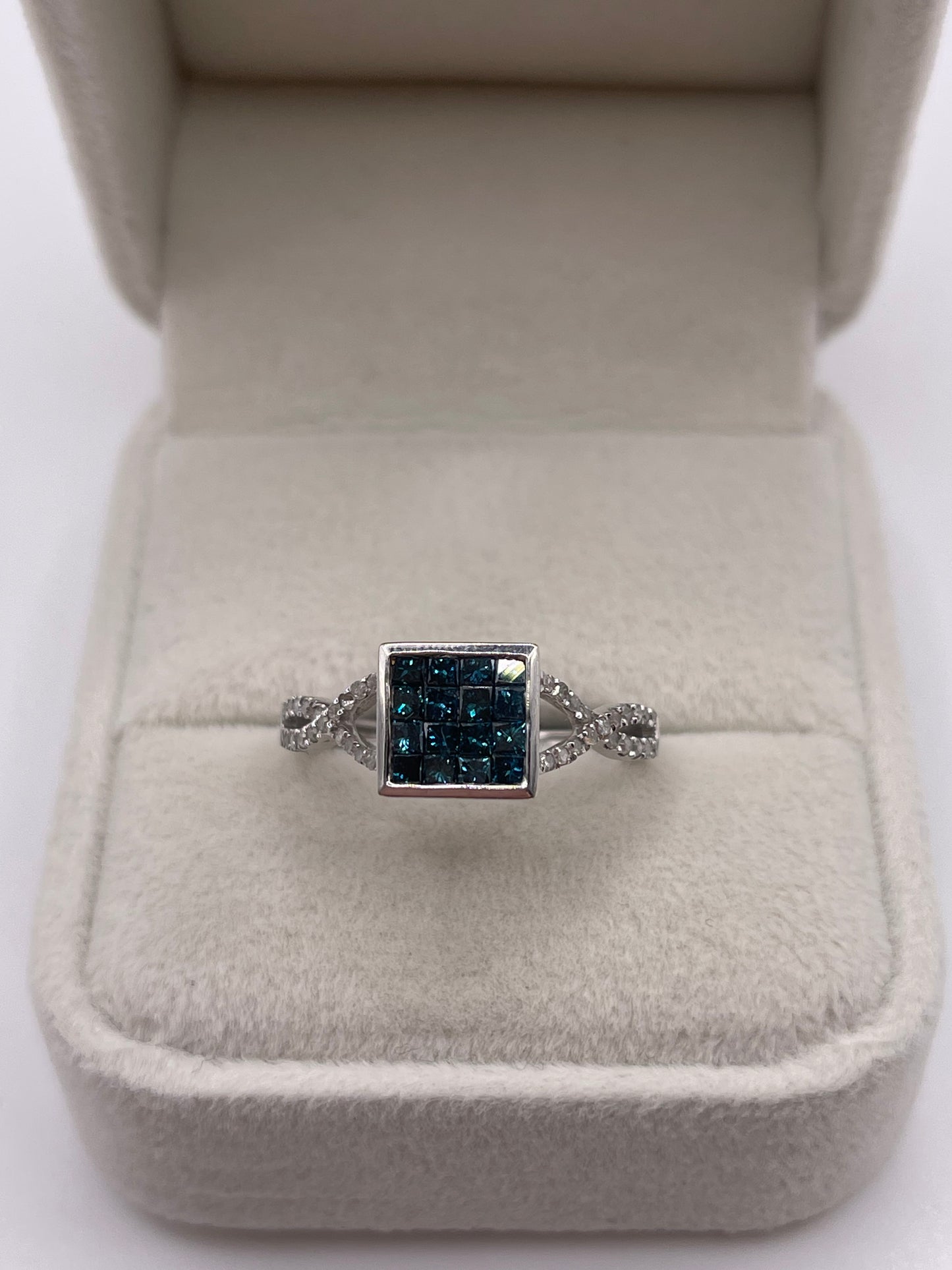 9ct white gold diamond cluster ring