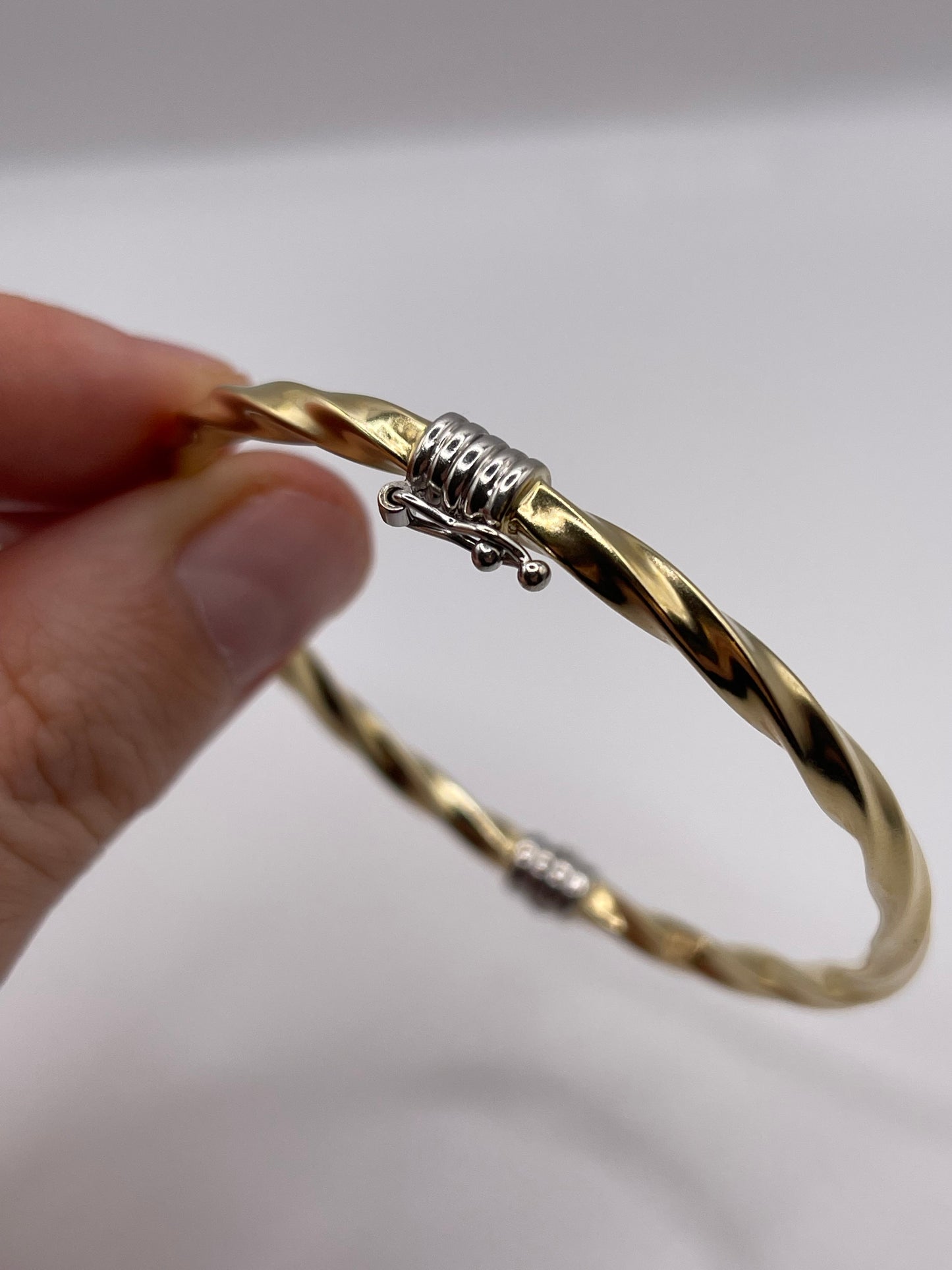 14ct gold bangle