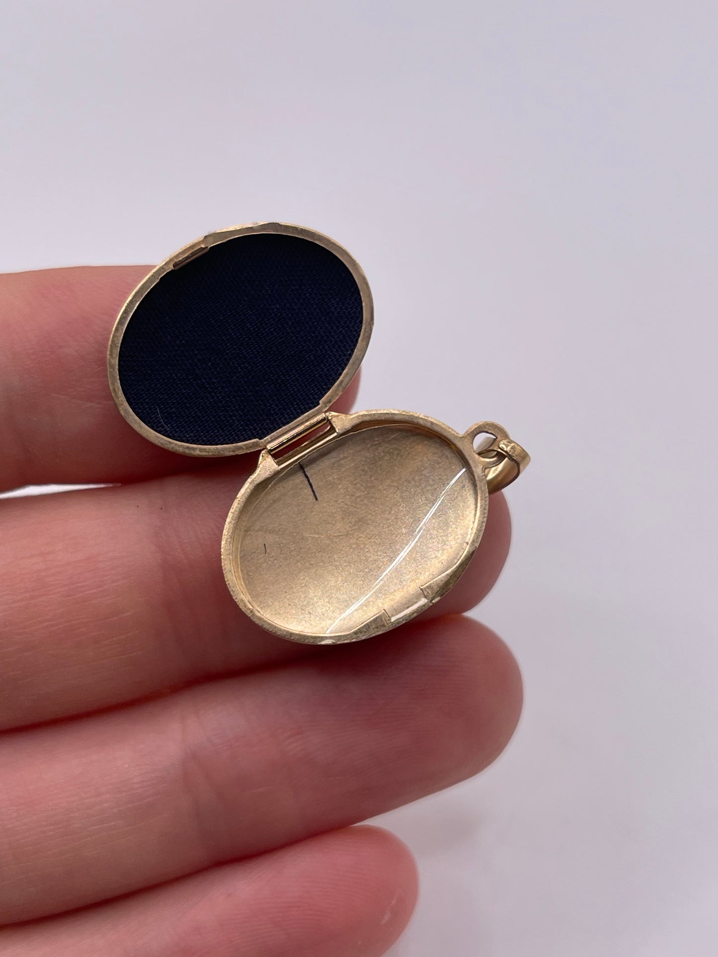 9ct gold locket pendant