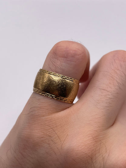 9ct gold patterned band