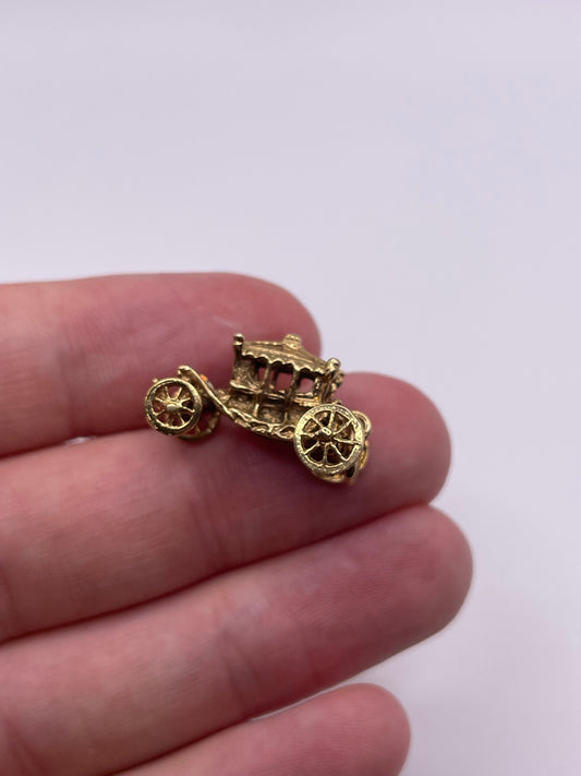 9ct gold carriage charm