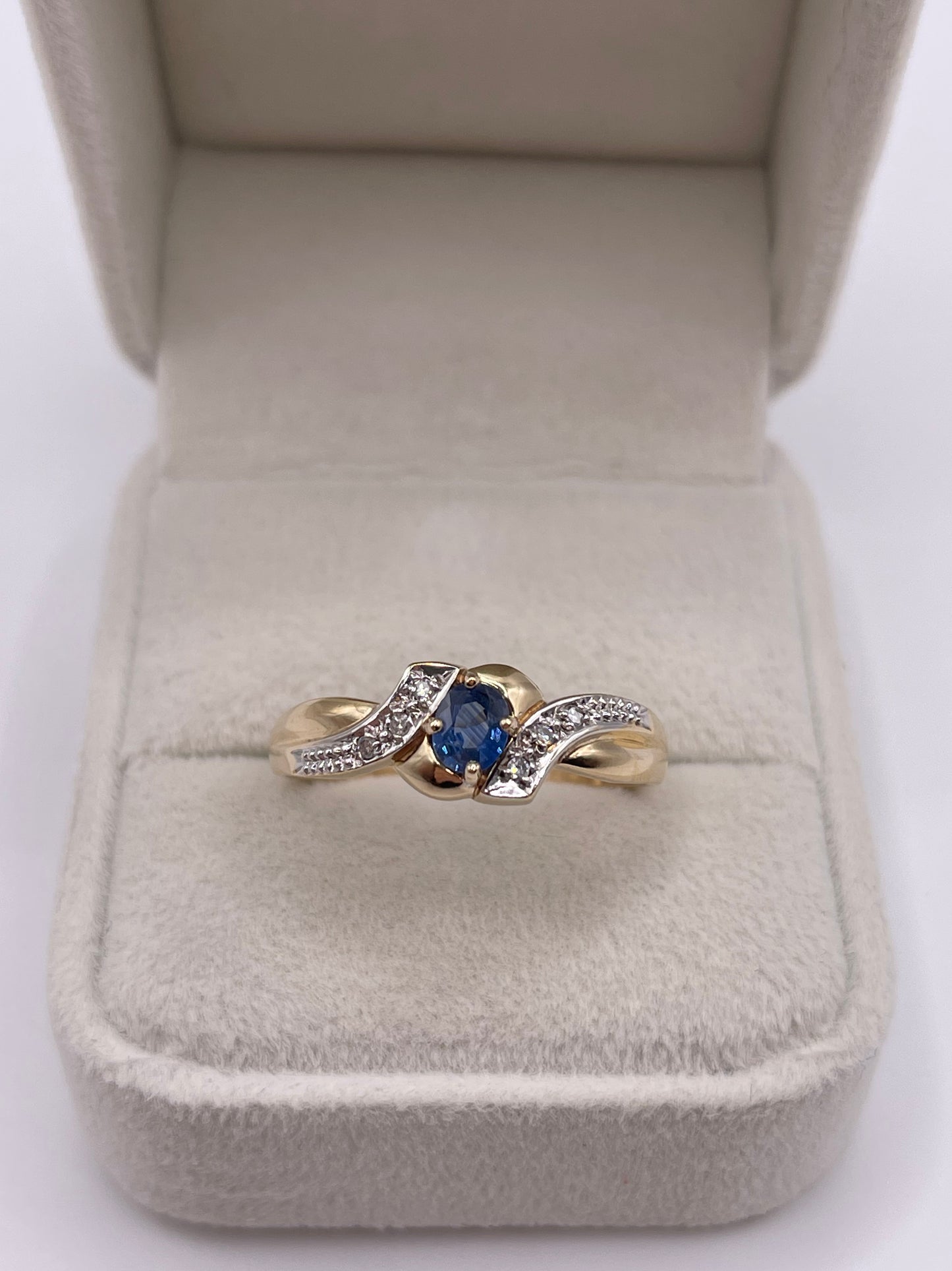 9ct gold sapphire and diamond ring