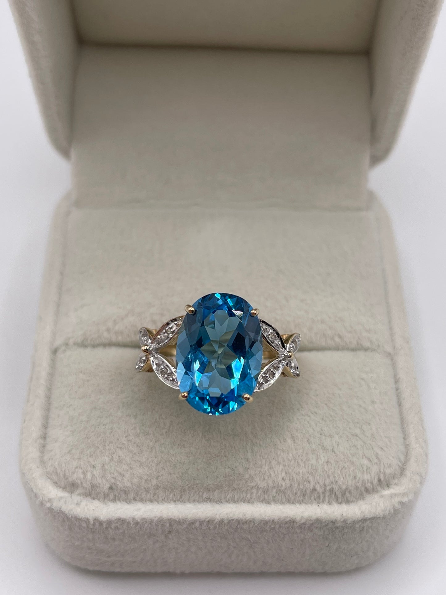 9ct gold topaz and diamond ring