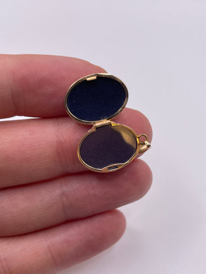 9ct gold paw print locket pendant