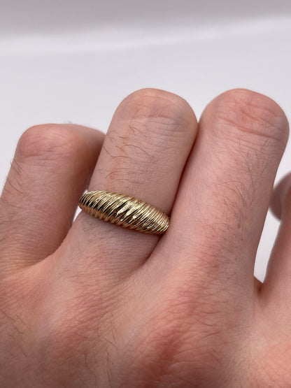 9ct gold croissant ring