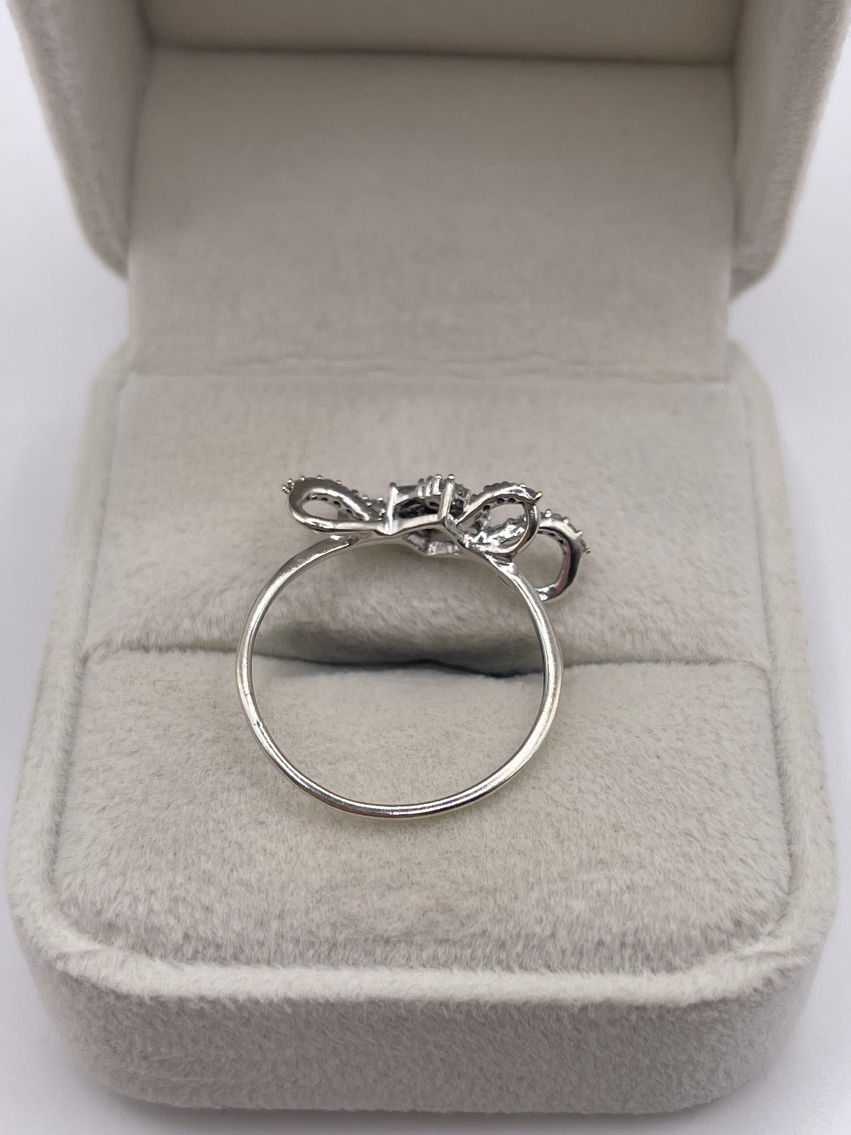 9ct white gold diamond cluster ring