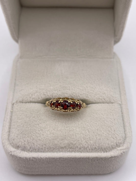 9ct gold garnet ring