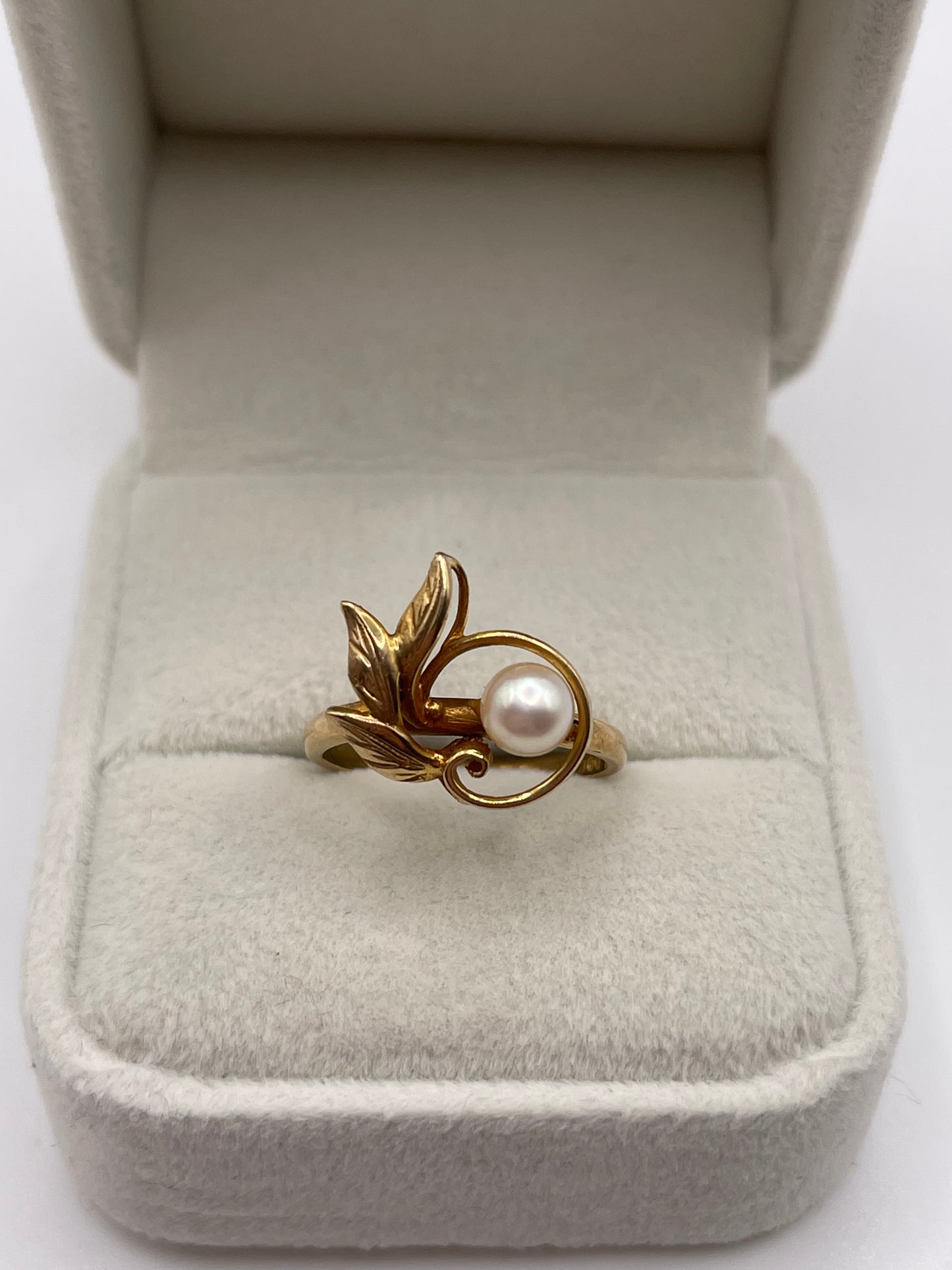 9ct gold pearl ring
