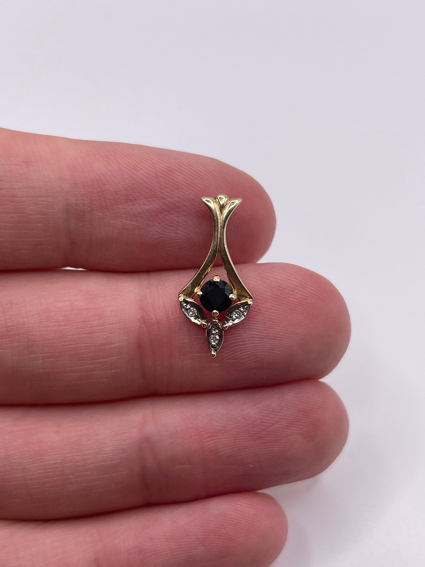 9ct gold sapphire and diamond pendant